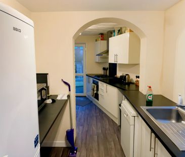 6 Bedroom House - Photo 3