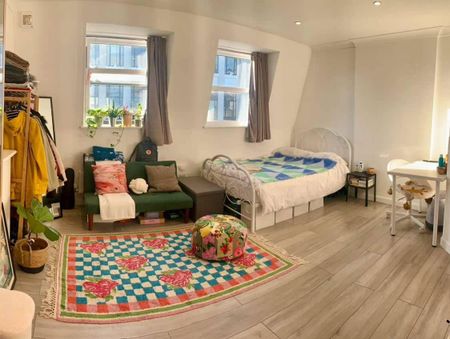 Studio Flat, West Street, BN1 - Photo 2