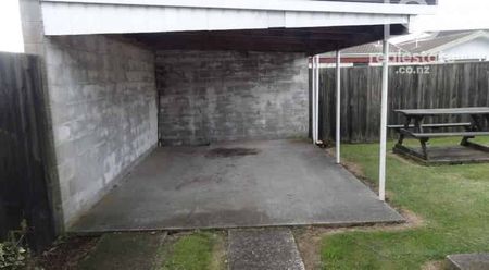 Cozy & Convenient Living in Fenton Park – Fully Fenced 2-Bedroom Home! - Photo 2