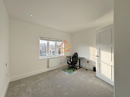 Whistler Drive, Barnet, London, EN4 - Photo 3