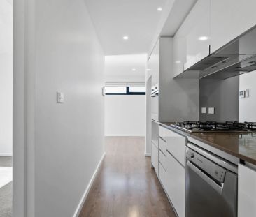 Unit 403/139 Chetwynd Street, North Melbourne. - Photo 1