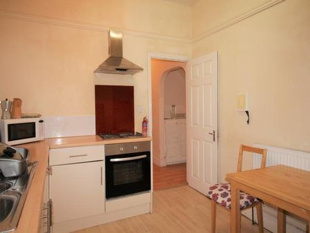 1 bedroom in a house share to rent - Photo 4
