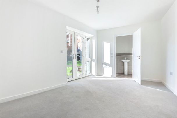 Nightingale Way, Reading, RG30 1EX - Photo 1