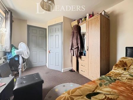 1 bedroom in a house share to rent - Photo 2