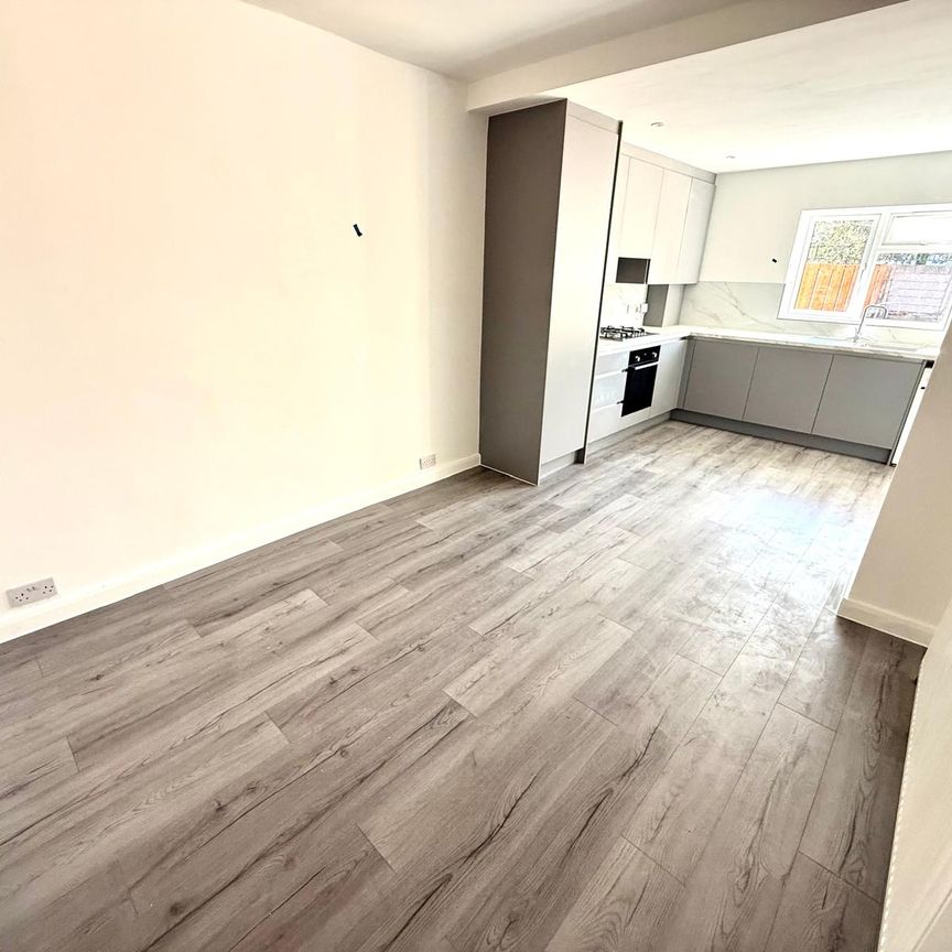 Wentworth Road, Southall, UB2 5TU - Photo 1