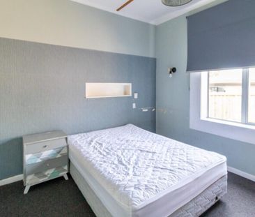 Large bedroom with ensuite close to the City Centre! - Photo 1