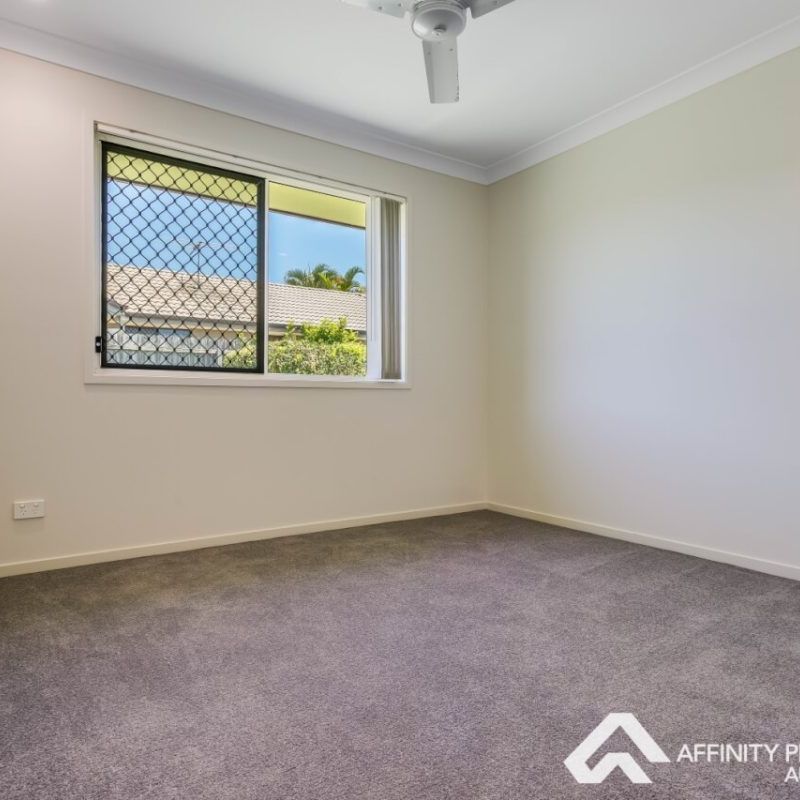 35 Sears Parade - Photo 1