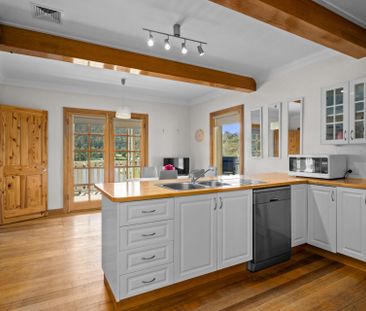 Charming Sandstone Home - Photo 6