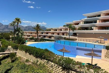 Luxurious apartment with fantastic views for long term rental, Altea - Photo 2