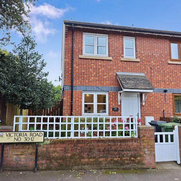 2 bedroom end of terrace house to rent - Photo 1