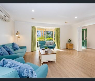 SPACIOUS FULLY FURNISHED FAMILY HOME IN QUIET CUL-DE-SAC LOCATION - Photo 3