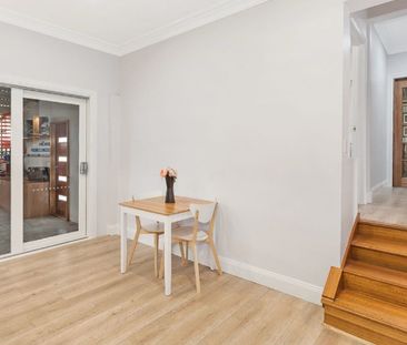 Spacious Farm-Style Living on Approximately 2,272 m - Photo 2