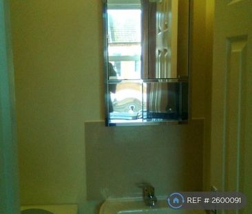 1 bedroom in a flat share to rent - Photo 4