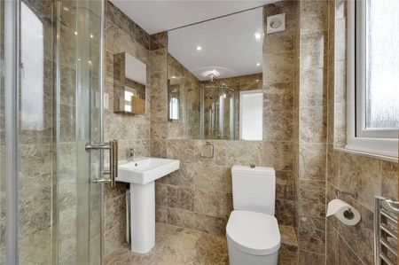 A beautifully presented four bedroom terraced home offering generous accommodation arranged over three floors, ideally located in the heart of Send, within easy reach of Woking and Guildford - Photo 3