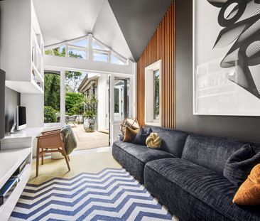 Stunning Architecture Meets Modern Living - Photo 4