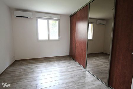 Au calme, proche place du marché et toutes commodités, sur son terrain de 778 m², maison de pla... - Photo 3