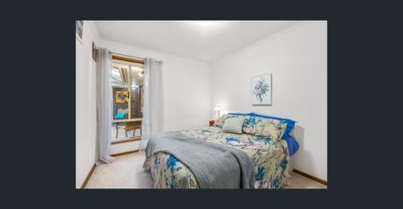 Beautifully Maintained Home with Double Garage & Entertaining Area - Photo 4