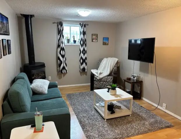 Beautiful 1-Bedroom + Den Basement Suite in Parkallen– Close to Transit & U of A | Edmonton - Photo 1