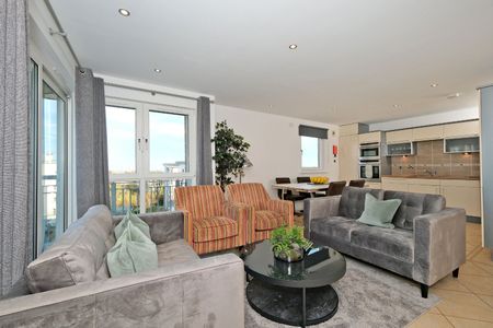 3 bedroom apartment to rent - Photo 2