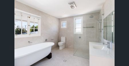 Cute Character Home - Photo 3