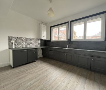 T2 - 51,35m2 - rénové - centre ville - Beffroi - Cave - Grenier - Photo 4