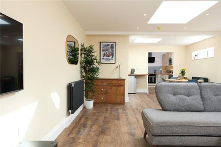 6 bedroom end of terrace house to rent - Photo 5