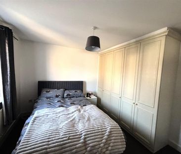 3 bedroom end of terrace house to rent - Photo 3