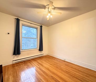 Charmant 4 ½ semi-meublé comprenant 1 chambre et un bureau, en plei... - Photo 1