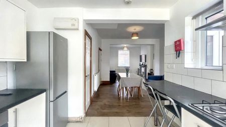 1 bedroom in a house share to rent - Photo 2