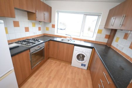 3 bed Link Detached for Rent - Photo 4