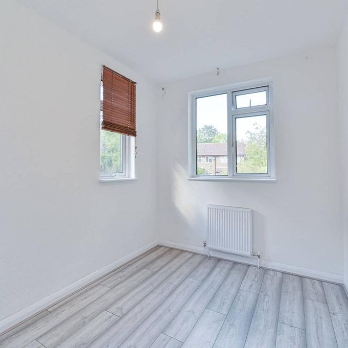 3 bedroom end of terrace house to rent - Photo 1