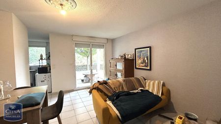 Location Appartement 2 pièces 47m² CAUSSADE 82300 - Photo 2