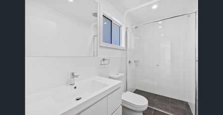 Bright and Sunny - Photo 2