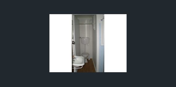 NEAT AND TIDY ONE BEDROOM FLAT - Photo 2