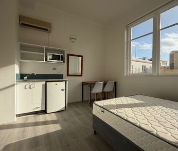 Renovated studio unit with AC in Broadway - Photo 1