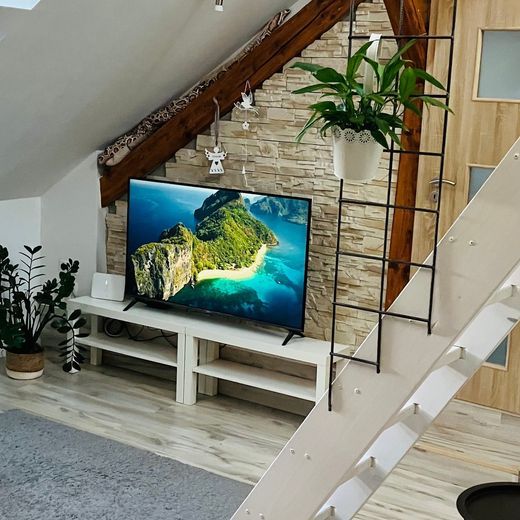 Štýlový a klimatizovaný 2,5-izbový mezonet v úplnom centre Bratislavy (Jedlíkova ul.) - Photo 1