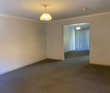 Large townhouse in central location - Photo 1