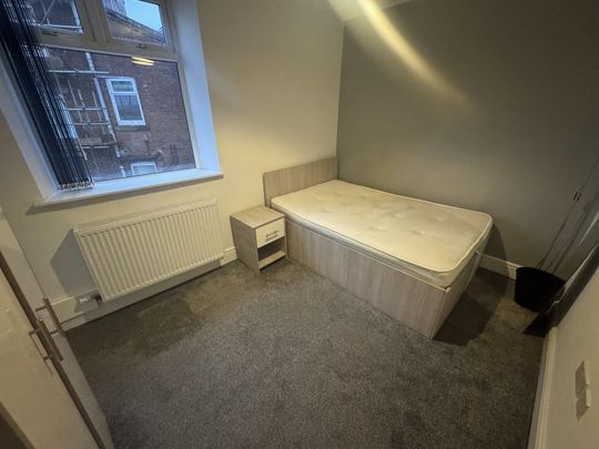1 bedroom in a flat share to rent - Photo 1