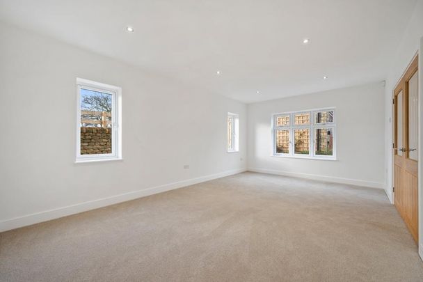 5 bedroom detached house to rent - Photo 1