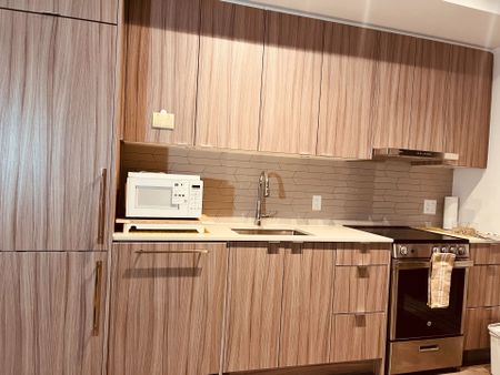 For Lease - 4130 Parkside Village Drive Unit# 1709, Mississauga, Ontario - Photo 4