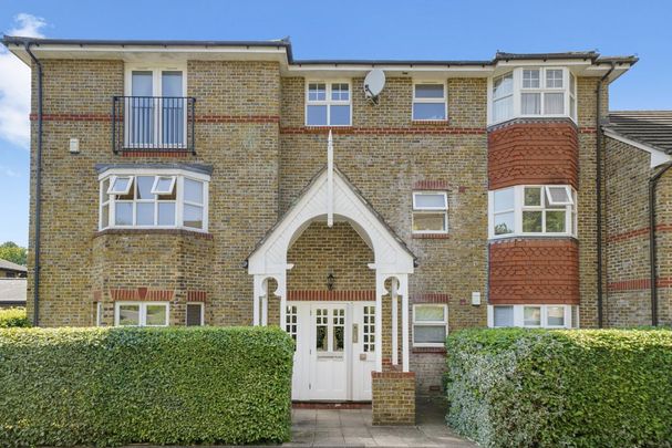 2 bedroom flat in Putney - Photo 1