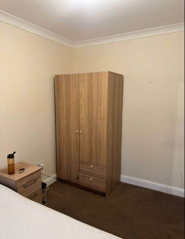Room in a Shared House, Grange Road, IG1 - Photo 4