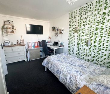 Lyndhurst Close - Photo 5