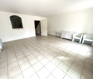 Location Maison 4 pièces 83m² MALLEMORT 13370 - Photo 6