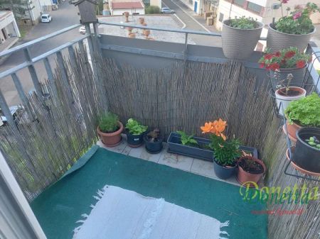 Pronájem pěkného bytu 1+kk, balkón (43 m - Photo 2