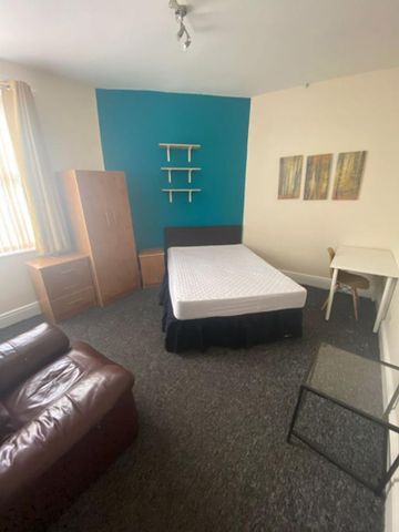 5 bedroom terraced house to rent - Photo 4