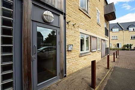 Riverside Place, Stamford, PE9 - Photo 2