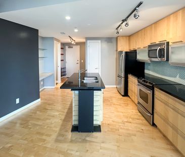 Downtown Comfort With A Chic Twist – 2 Bed Condo With Underground P... - Photo 3