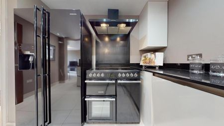 3 bedroom flat to rent - Photo 4