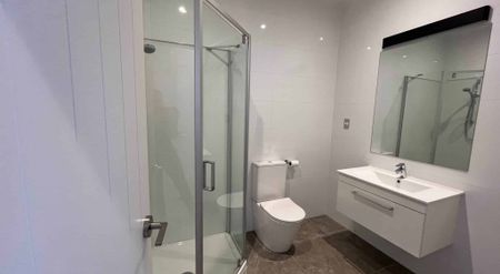 Modern 2-Bedroom Unit in Prime Location - Photo 3